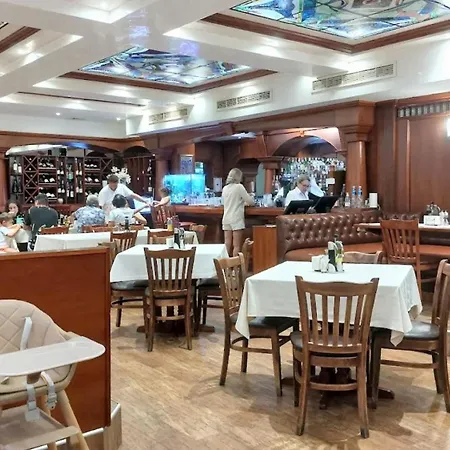 Family 2bdr In The Center