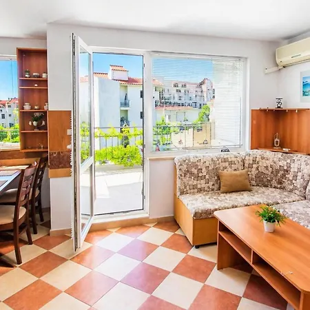 Apartment Family With Pool View Near The