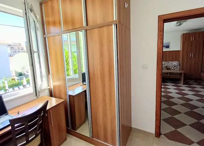 Family 2bdr In The Center Διαμέρισμα